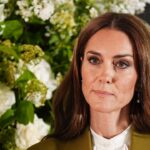 Kate Middleton présente le reine Elizabeth II Award pour le design britannique dans un élégant costume Victoria Beckham