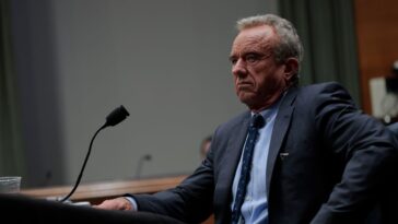 L'administration Trump prévoit de ne pas recommander des vaccins Covid-19 pour les femmes enceintes, les adolescents et les enfants: WSJ