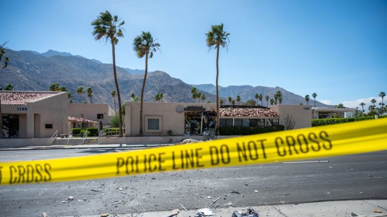 FBI: Bombardement automobile en dehors de la California Reproductive Health Care Clinic était le «terrorisme»