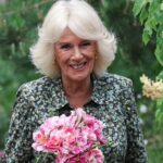 La reine Camilla et le roi Charles Don Fashionnically on theme Fashion au Chelsea Flower Show
