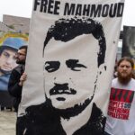 Mahmoud Khalil a finalement été autorisé à tenir son fils nouveau-né - malgré l'administration Trump essayant de l'arrêter