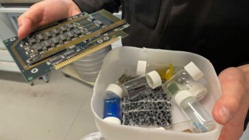 Acides gras comme solvants: une nouvelle méthode permet d'extraire l'argent des déchets électroniques