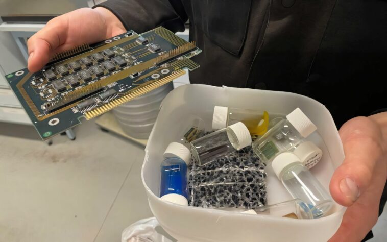 Acides gras comme solvants: une nouvelle méthode permet d'extraire l'argent des déchets électroniques