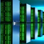 Calcul de la forte attraction d'une charmante particule Calcul de la forte attraction d'une charmante particule