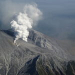 Chargement de l'éruption: nouvelles approches de la surveillance des tremblements de terre au volcan Ontake, au Japon,