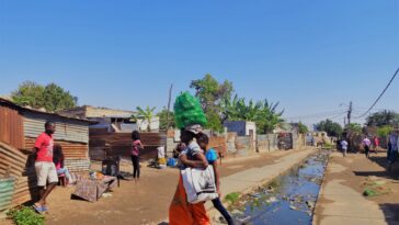Comment les coupes d'aide pourraient rendre les communautés vulnérables encore moins résilientes au changement climatique