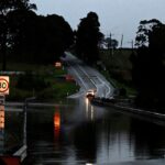 Des milliers de personnes restent isolées alors que les inondations facilitent l'est de l'Australie
