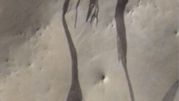 Des pentes striées sur Mars ne sont probablement pas des signes d'écoulement d'eau, découvre l'étude