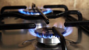 Effets nocifs des cuisinières à gaz sur la santé et l'environnement examiné dans le rapport