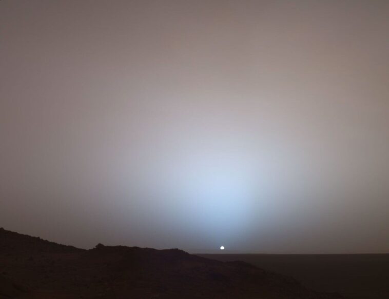 Image: coucher de soleil chez Mars's Gusev Crater en 2005