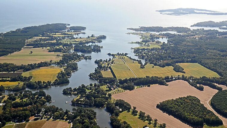 L'alcalinisation de la rivière et l'acidification des océans sont confrontées aux eaux côtières L'alcalinisation de la rivière et l'acidification des océans sont confrontées aux eaux côtières
