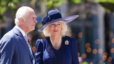 La reine Camilla a souligné les liens entre la Grande-Bretagne et le Canada avec un choix de bijoux inattendu