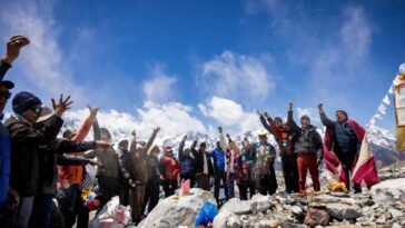 Le Népal a un hommage à la disparition des glaciers