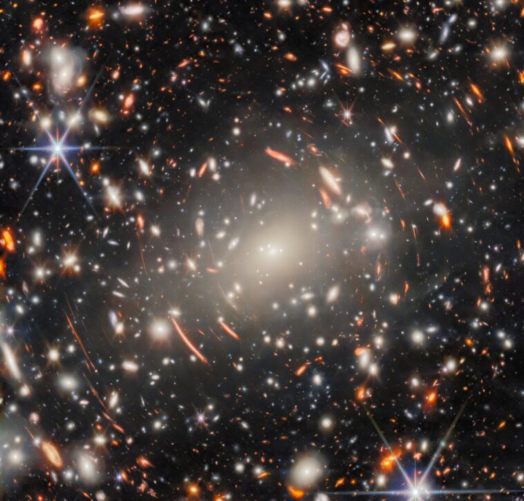Le télescope Webb capture une vue profonde des galaxies anciennes Le télescope Webb capture une vue profonde des galaxies anciennes