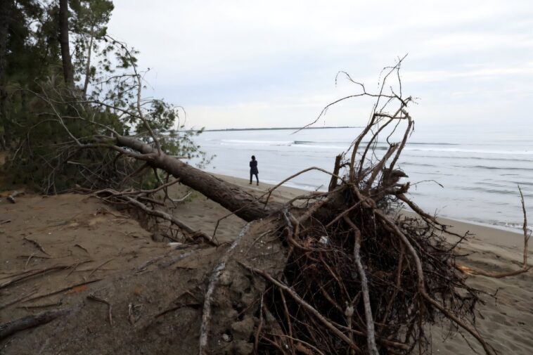 Le tourisme en plein essor et le changement climatique menacent la côte de l'Albanie