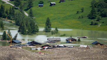 Les craintes des inondations recule après l'effondrement du glacier suisse