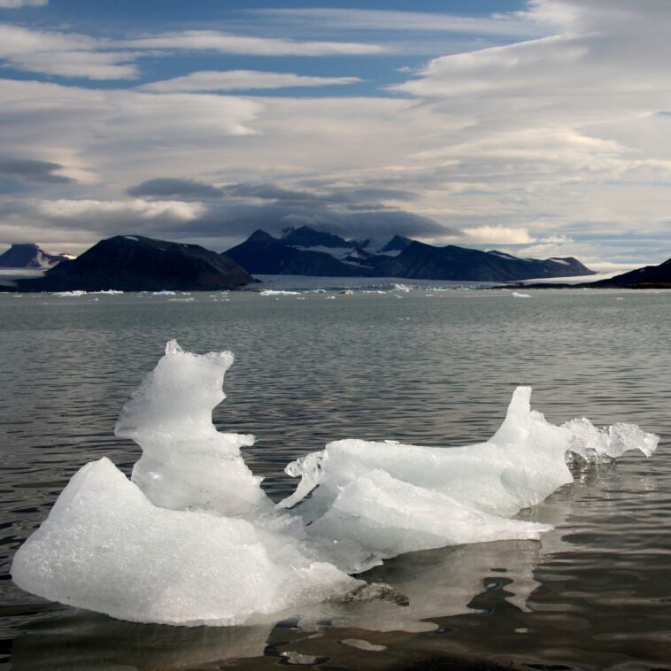 Les glaciers prendront des siècles pour récupérer même si le réchauffement climatique est inversé, les scientifiques avertissent Les glaciers prendront des siècles pour récupérer même si le réchauffement climatique est inversé, les scientifiques avertissent