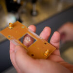 Les nanoparticules de diamant obtiennent une mise à niveau quantique avec une coquille inspirée de la technologie TV