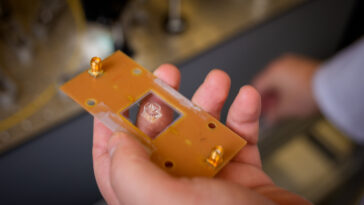 Les nanoparticules de diamant obtiennent une mise à niveau quantique avec une coquille inspirée de la technologie TV