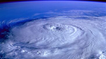 Les prévisions d'ouragan en 2025 de la NOAA mettent en garde contre une saison chargée. Un scientifique explique pourquoi et ce que les météorologues regardent