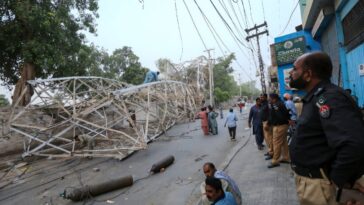 Les violentes tempêtes du Pakistan déclenchent des inondations, des glissements de terrain tuant 10
