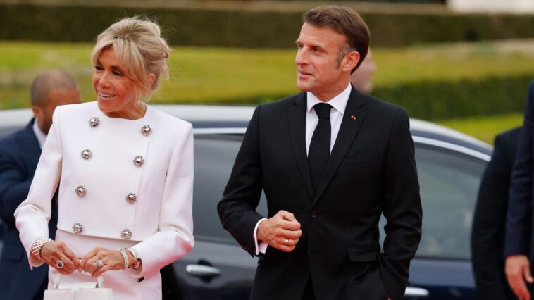 Macron insiste sur le fait que la femme Shove était juste elles étant sexy et français, vous hacks provinciaux