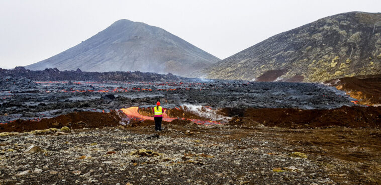 Protéger les villes de l'Islande contre les flux de lave - avec la saleté