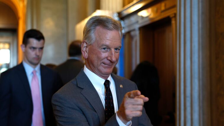 Tommy Tuberville veut arrêter de s'embarrasser au Sénat, commencer à s'embarrasser dans le manoir du gouverneur de l'Alabama Tommy Tuberville veut arrêter de s'embarrasser au Sénat, commencer à s'embarrasser dans le manoir du gouverneur de l'Alabama