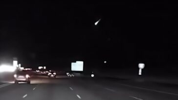 Une boule de feu verte repérée sur le ciel occidental. `` Je n'ai jamais rien vu de tel '