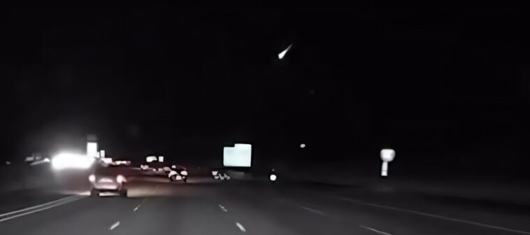 Une boule de feu verte repérée sur le ciel occidental. `` Je n'ai jamais rien vu de tel '