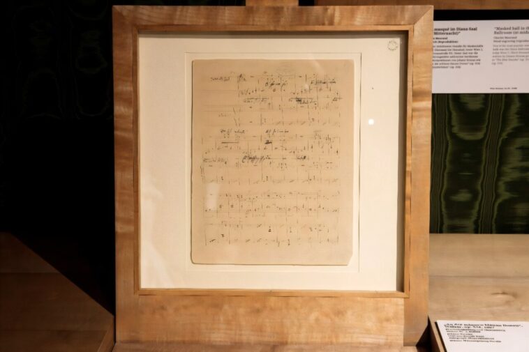 Vienne appelle: «The Blue Danube» de Strauss à Waltz dans l'espace Vienne appelle: «The Blue Danube» de Strauss à Waltz dans l'espace