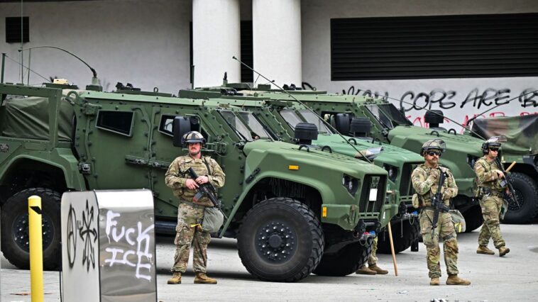 Les troupes de la Garde nationale arrivent à Los Angeles après que Trump signe des ordres