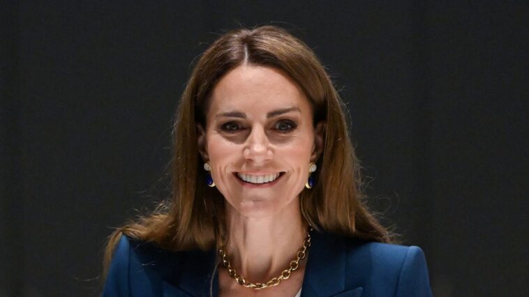 Kate Middleton Rewears Alexander McQueen Pants pour V&A Visite