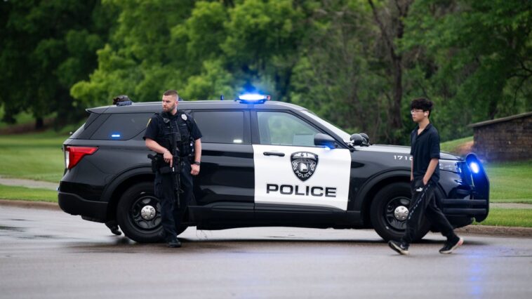 Les législateurs du Minnesota ont été abattus dans l'attaque «d'assassinat à motivation politique» par l'homme déguisé en policier