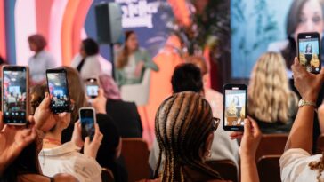 Kamala Harris, rappelant la décision «dévastatrice» de Dobbs, exhorte les femmes à «continuer à se battre»