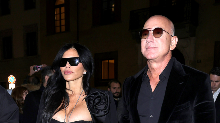 Pour la robe de mariée de Lauren Sánchez, tous les panneaux indiquent Dolce & Gabbana