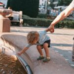 Au-delà des terrains de jeu: comment les espaces de ville moins structurés peuvent nourrir la créativité et l'indépendance des enfants