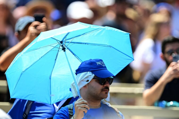 Bains froids, abris climatiques alors que l'onde de chaleur de l'Europe du Sud s'intensifie
