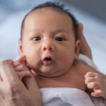 Beaucoup de bébés nous peuvent manquer de bactéries intestinales qui forment leur système immunitaire