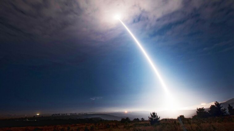 Bienvenue à Praxis: l'Eden de haute technologie et à hauteur-testostérone qui sauvera le monde