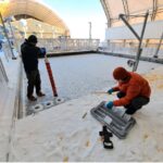 Briser la glace sur la recherche de déversement de pétrole de l'Arctique