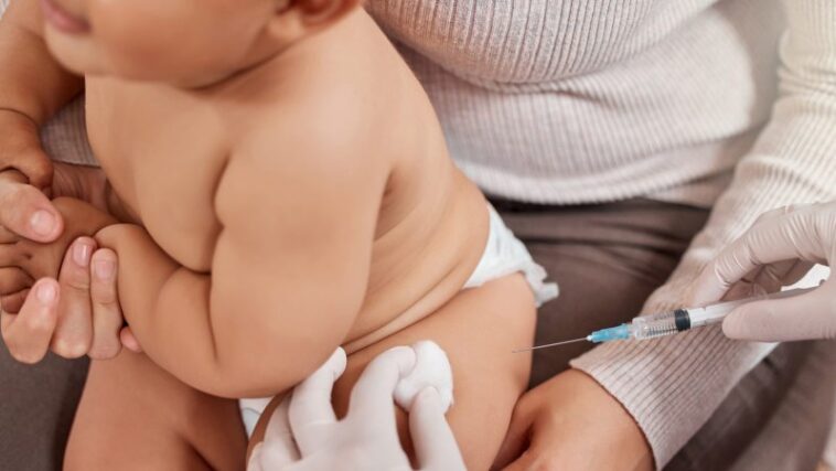 Comment une maman navigue dans l'avenir incertain des vaccins