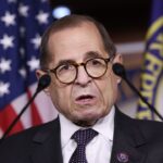 «Ils se comportent comme des fascistes»: le représentant Jerry Nadler dénonce le DHS après la détention de l'aide, menottée