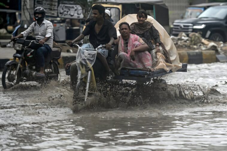 Inondations soudaines du Pakistan, forte pluie tue 45 en quelques jours seulement