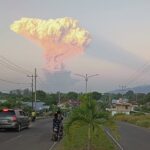 L'éruption du Mount Lewotobi Laki Laki Volcan crée un panache de cendre visible à 90 miles