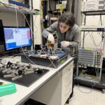 Le baby d'essai de fibre multiccore montre une transmission précise de signal d'horloge optique sur 25 km Le baby d'essai de fibre multiccore montre une transmission précise de signal d'horloge optique sur 25 km