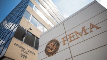 Le chef de la FEMA essayant apparemment juste d'alléger l'humeur quand il a dit qu'il ne savait pas que les États-Unis avaient une saison d'ouragan