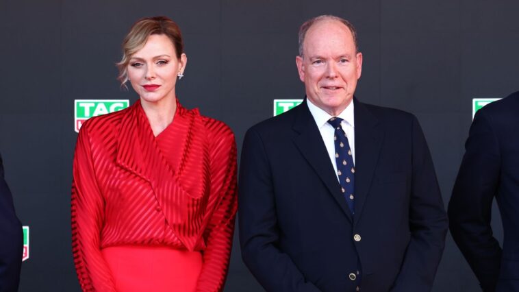 Le prince Albert et la princesse Charlene de Monaco surprise Vénitiens en prenant le train
