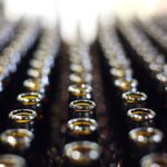 Les bouteilles en verre contiennent plus de microplastiques que les bouteilles en plastique Les bouteilles en verre contiennent plus de microplastiques que les bouteilles en plastique