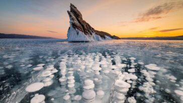 Les messages de code Morse peuvent être piégés dans des bulles dans des blocs de glace